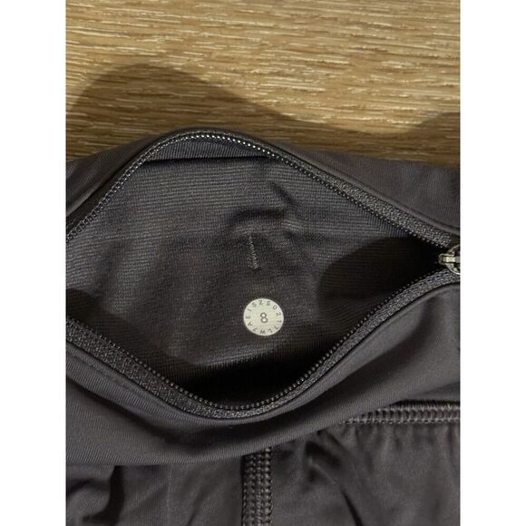 Lululemon Chase Me Shorts 2.5 Inch Inseam Dark Carbon Gray Running Size 8 - Picture 3 of 3
